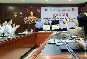  Khoa Xây dựng đón nhận Bằng khen của BCH Công đoàn giáo dục Việt Nam vì đã có thành tích xuất sắc trong hoạt động Công Đoàn năm học 2021-2022.